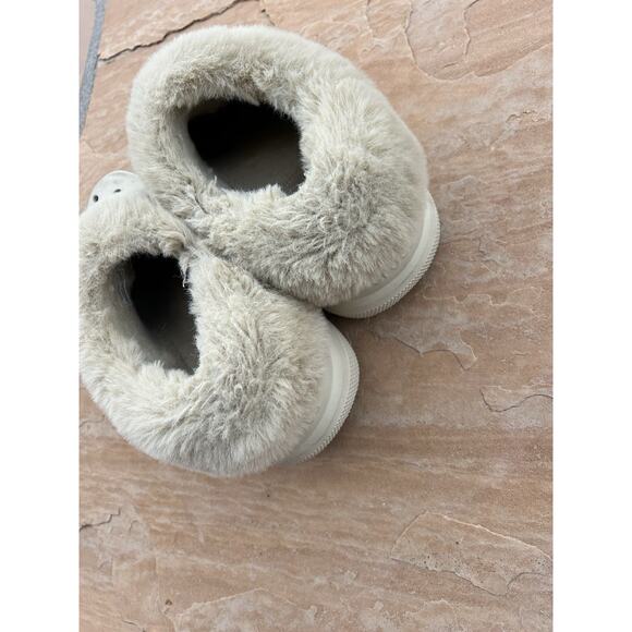 Women's Fuzzy Lined Crocs Platform Shoes 6 LS - Picture 3 of 4